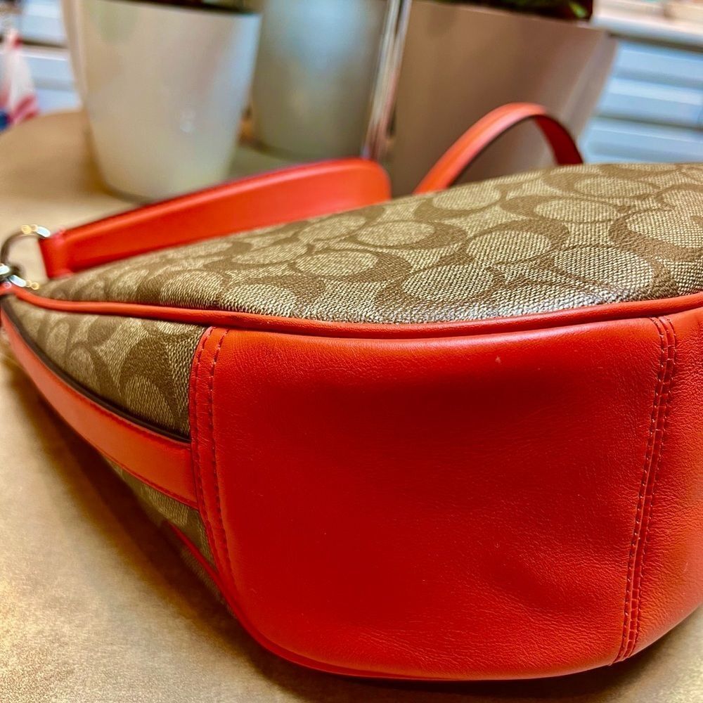 🔥🌷NWT! Coach F58288 Sig Harley EW Hobo Handbag Msrp:$375.00 - Picture 5 of 13